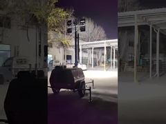 Przenośna wieża świetlna LED z silnikiem napędowym